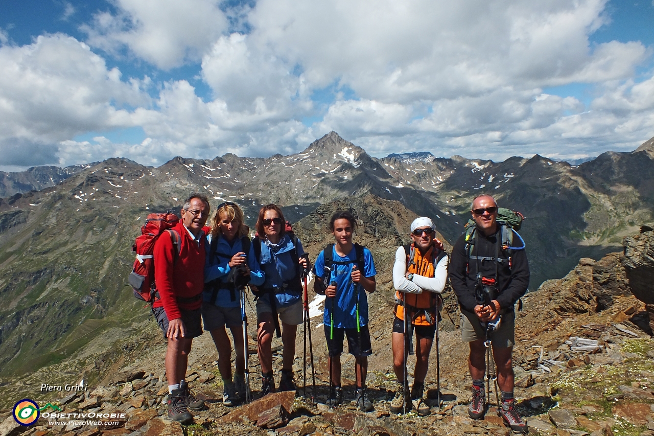 43 Vista verso il Corno Tre Signori (3360 m.).JPG